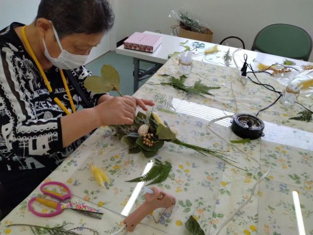 🌱

ドライフラワー教室のご紹介です💐

綺麗なお花に癒やされます♡

涼し気なカラーの素敵な作品が出来ました🥰

#グッドエイジクラブ宇都宮
#グッドエイジクラブ
#運動特化型デイサービス
#デイサービス　#介護施設
#ドライフラワー