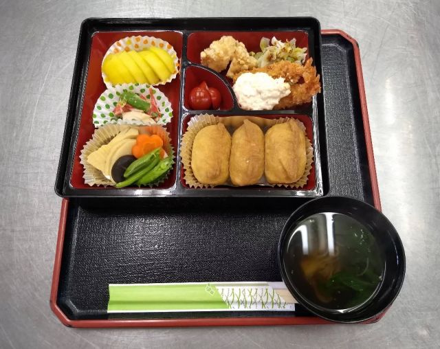 今日の昼食

いつもよりも豪華になっております
定期的に豪華な行事食を行ってます

#上河内デイサービスセンター 
#上デイ
#社会福祉法人
#正恵会
#宇都宮
#行事食