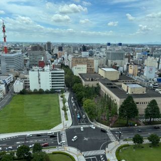 展望レストランでランチ☕

関東に梅雨明け宣言がされた先日、
栃木県庁15階展望レストランへ
ランチに行ってきました😊

１５階から見る景色は最高✨✨
蕎麦、天ぷら、その他もろもろ・・・😍
お腹いっぱい食べて
大満足の外食でした♡

付き添い職員も
入居者様と気分転換をすることができました🎉

#正恵会#介護老人福祉施設#外食 #景色が最高