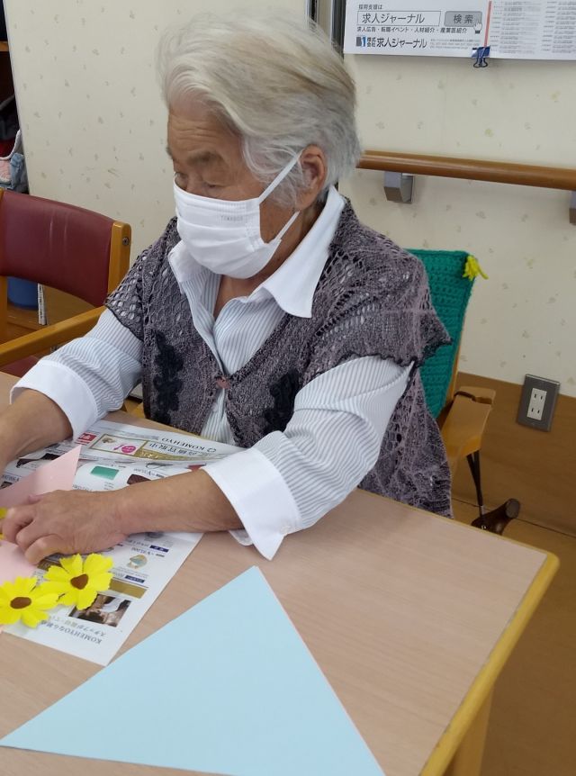 秋祭りに向け飾りを作っています
皆様ご協力ありがとうございます<(_ _)>

秋祭りが楽しみですね😊

#上河内デイサービスセンター
#上デイ
#宇都宮市
#上河内
#社会福祉法人
#正恵会
#秋祭り
#飾り
#創作活動