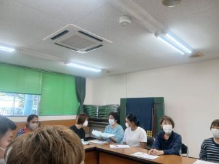 勉強会✏️

株式会社リブドゥコーポレーション様による
排泄勉強会を実施しました。

たくさんの職員が出席できるように
先月から今月にかけて
複数回開催中です☺

スキントラブルを回避し、
ご利用者様の安眠も確保できるように♡
実際に装着体験もしつつ…✌

これからも質の高い介護が提供できるよう、
学びを大切にしていきます！

#正恵会
#特養
#介護老人福祉施設
#ショートステイ
#学びの時間