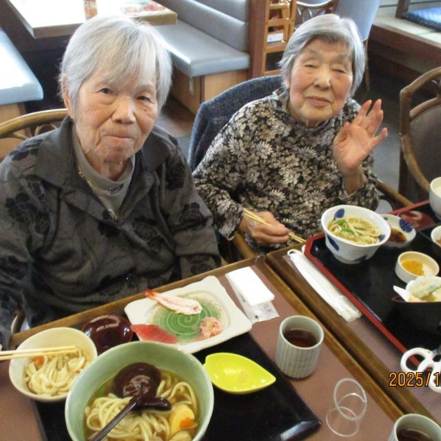 外食行事で、味の民芸様に出かけてまいりました!(^^)!
つるつるとした美味しいうどんや豊富なセットメニューに大満足でした😍

＃社会福祉法人正恵会
＃デイサービスセンター宝寿苑
＃デイサービス 
＃宝寿苑デイ
＃味の民芸 
＃うどん
＃セットメニュー
＃外食行事