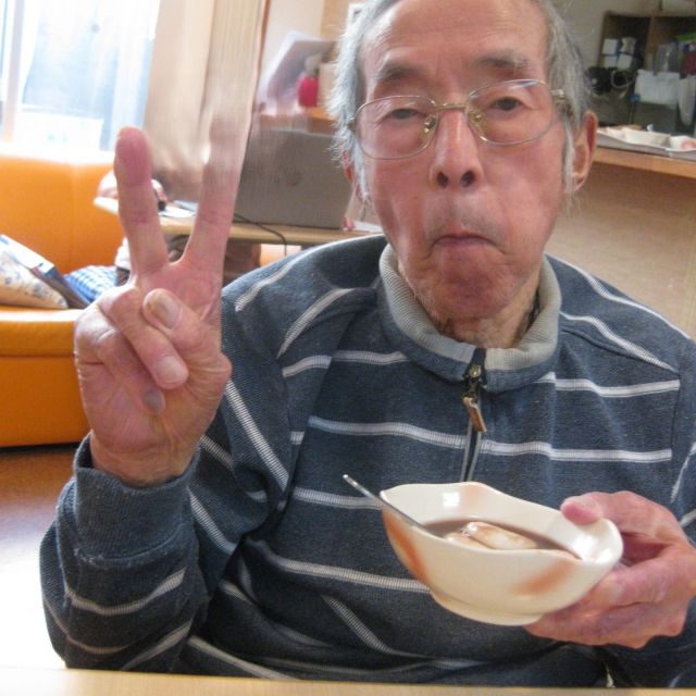 #栃木県
＃宇都宮市
＃社会福祉法人
＃正恵会
＃グループホーム

鏡餅を開くとどうなるでしょうか？

皆様笑顔になります。